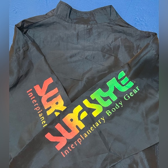 Surf Style Interplanetary Body Gear Retro Windbreaker - Picture 2 of 3